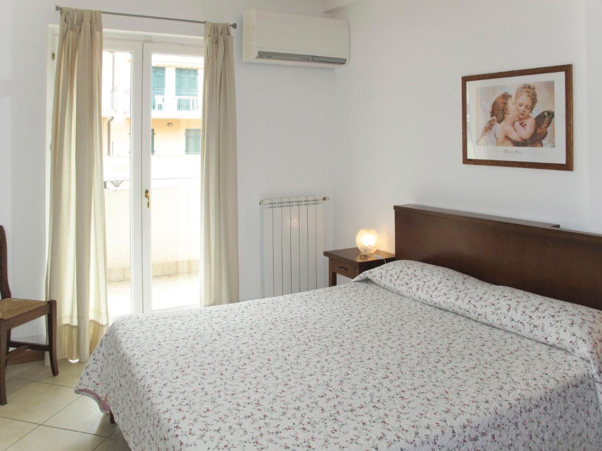 Apartment Cala Azzurra - Imp312 By Interhome Imperia Exterior foto